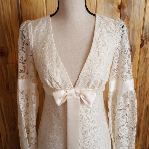 ABS gorgeous lace dress by Allen Schwartz 😍 - Picture 2 of 6